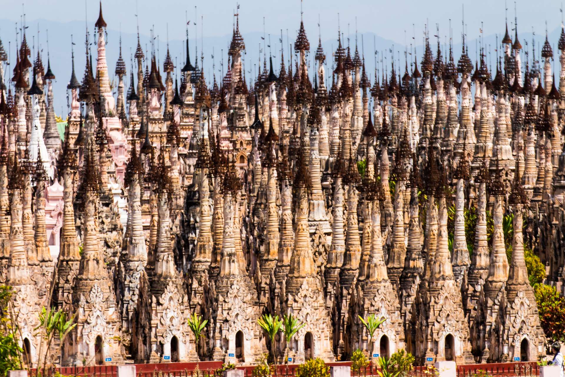 数千の仏塔群が密集する独特の光景　@istock