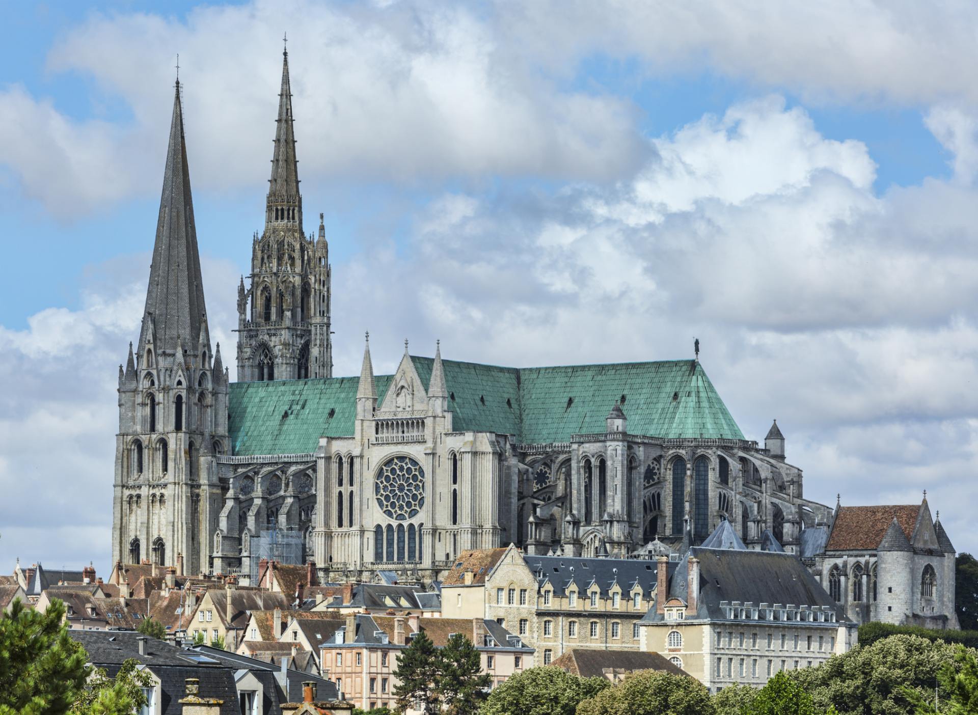フランスの観光名所「シャルトル大聖堂」の見どころ紹介 | 地球の歩き方