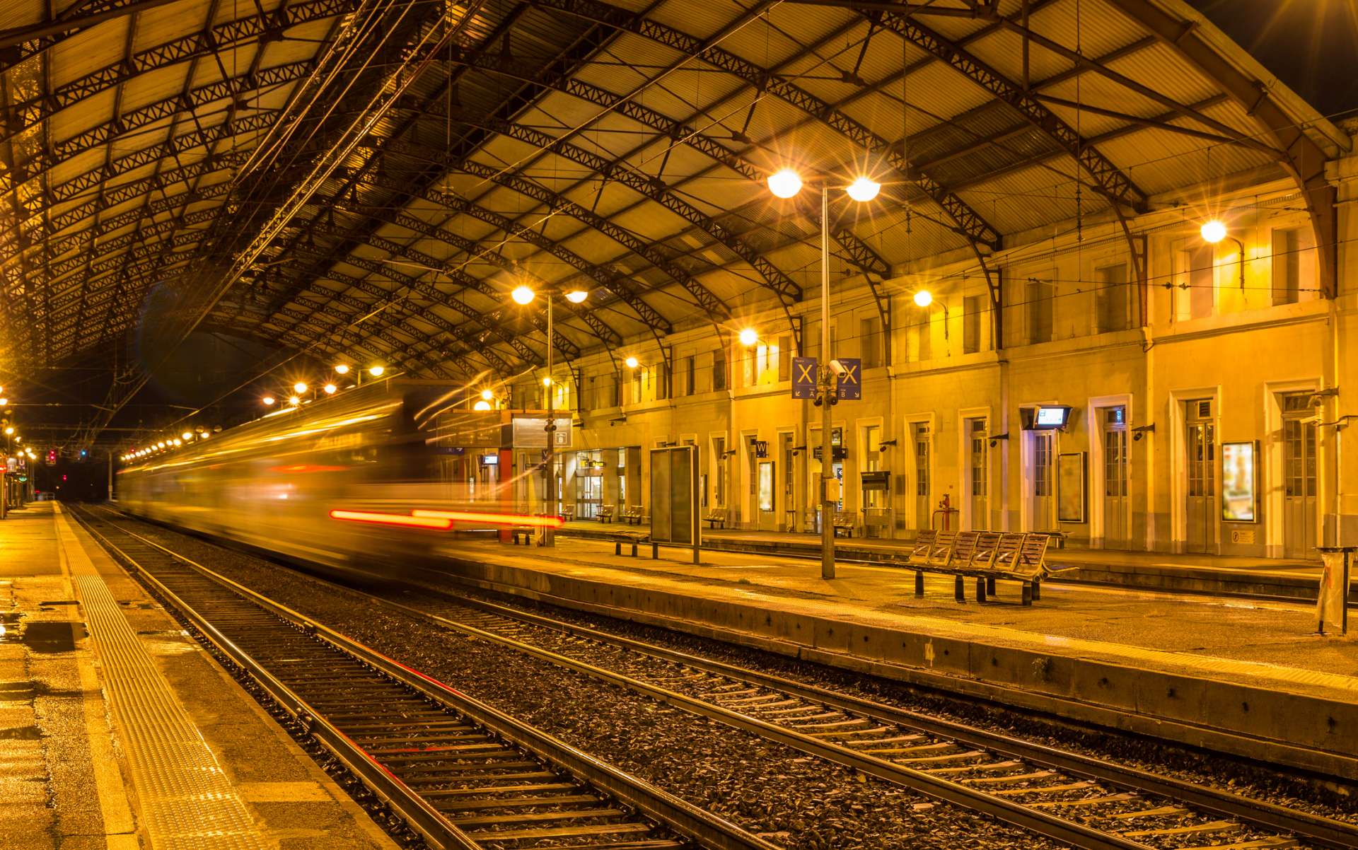 アヴィニョン・サントル駅　@istock