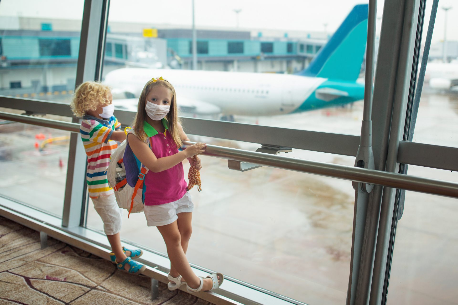 安全に空の旅を楽しもう！　© iStock