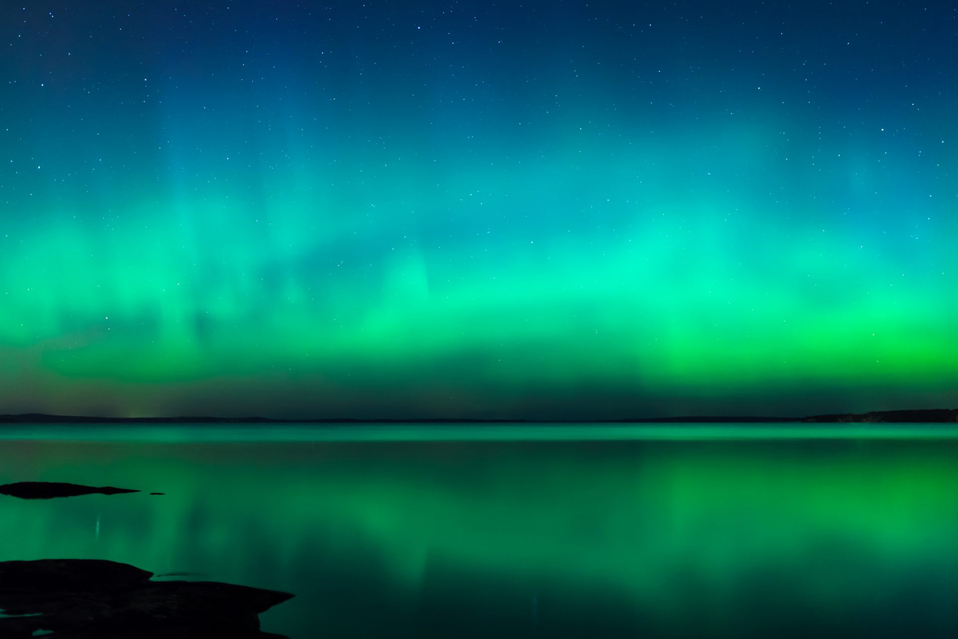 風のない日の湖畔で見るのがおすすめ ©iStock