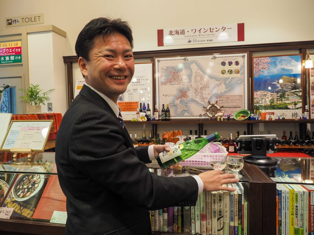  Attendant for "Yoichi Niki Wine Tour" and Senior Sommelier, Mr. Abe