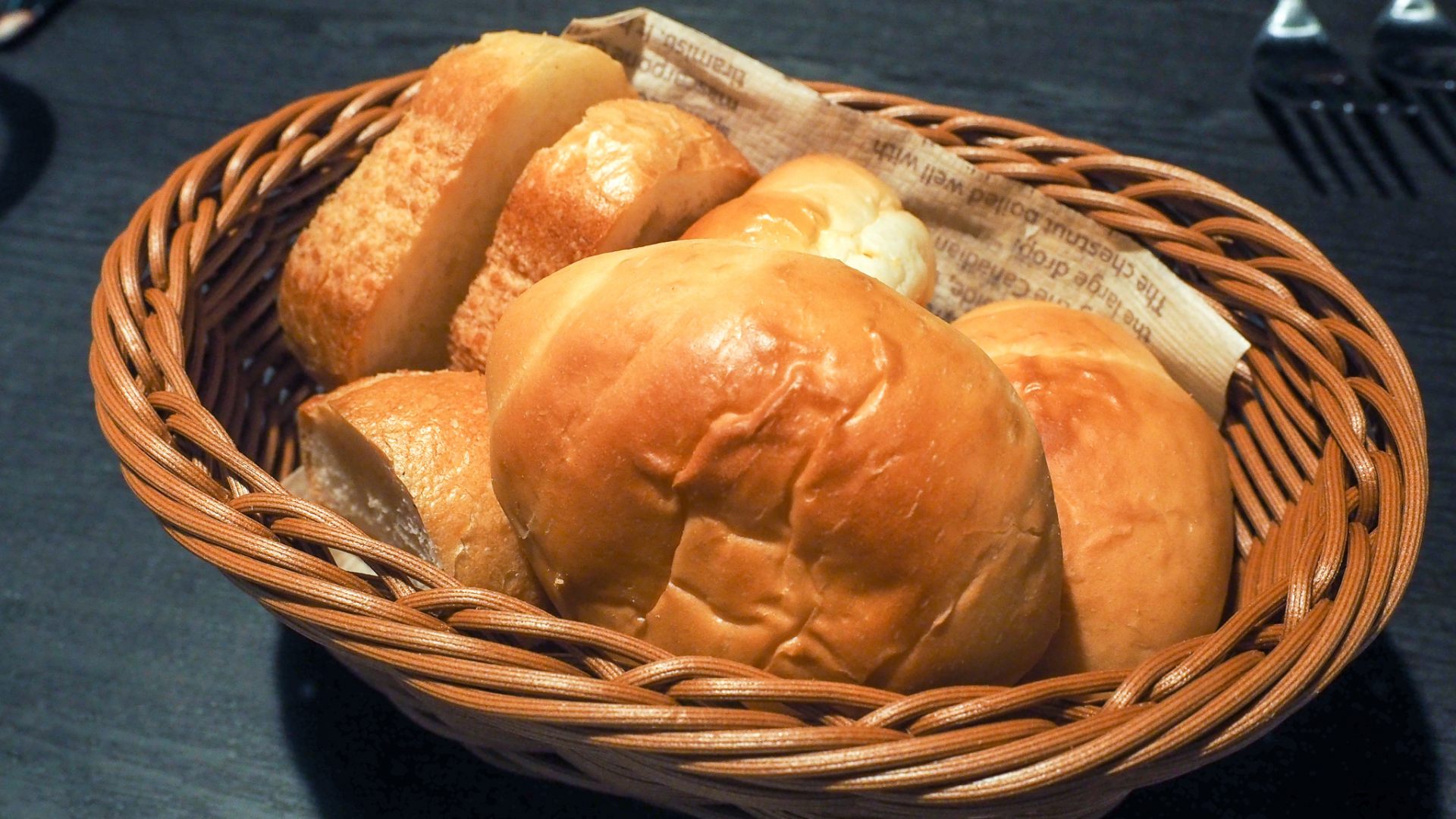 All-you-can-eat bread included in the set