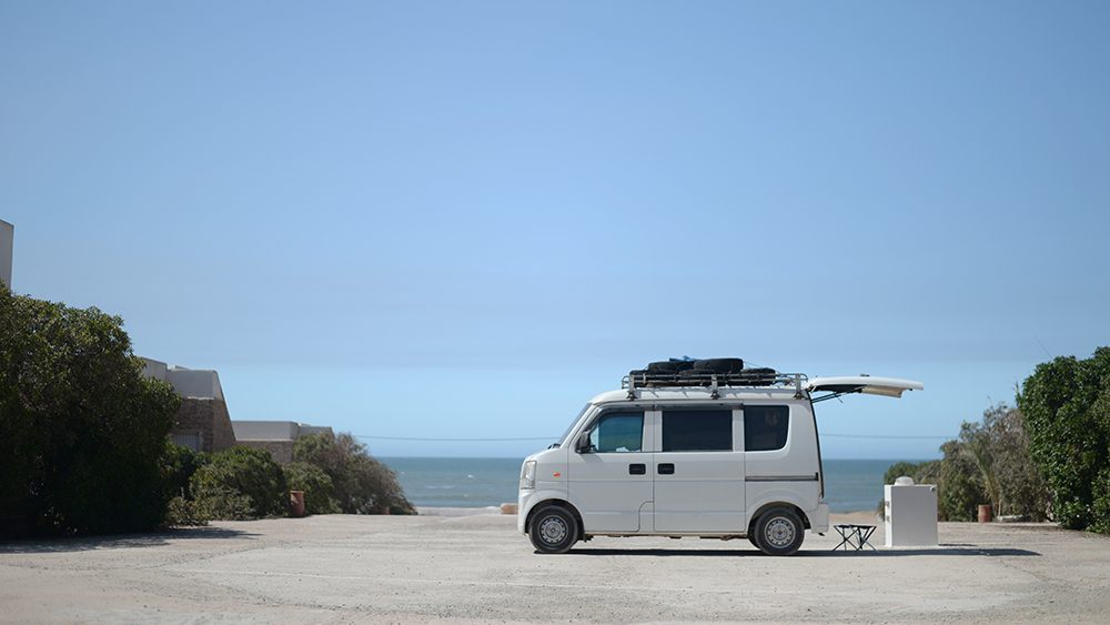 木陰がないので車の中で横になっていました。案外、涼しかったです。