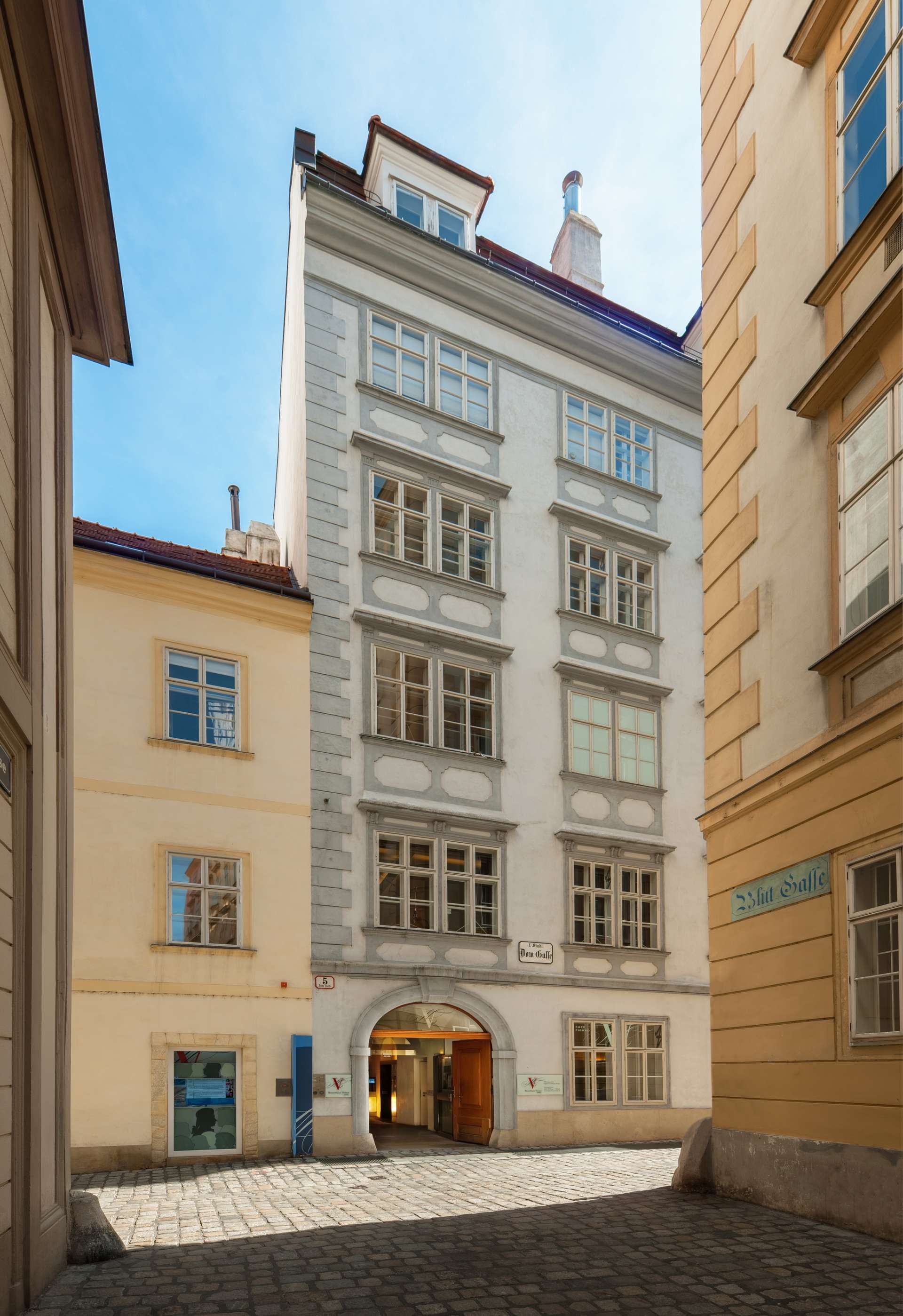 ©Mozarthaus Vienna/ David Peters
1784年9月29日、モーツァルトはこの建物の1階（日本の2階）に引っ越してきました