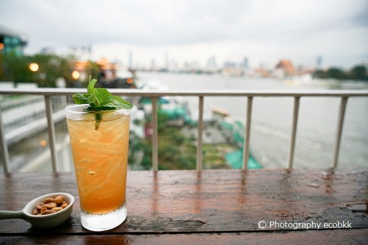 Mojitea:Pure white tea, fresh ginger, honey, fresh lime（230バーツ）