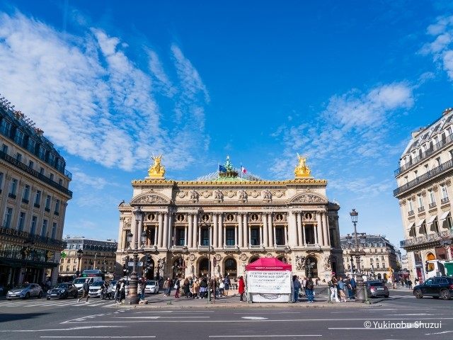 オペラ座近くにはパリ市内とシャルル・ド・ゴール空港を結ぶバスも発着する