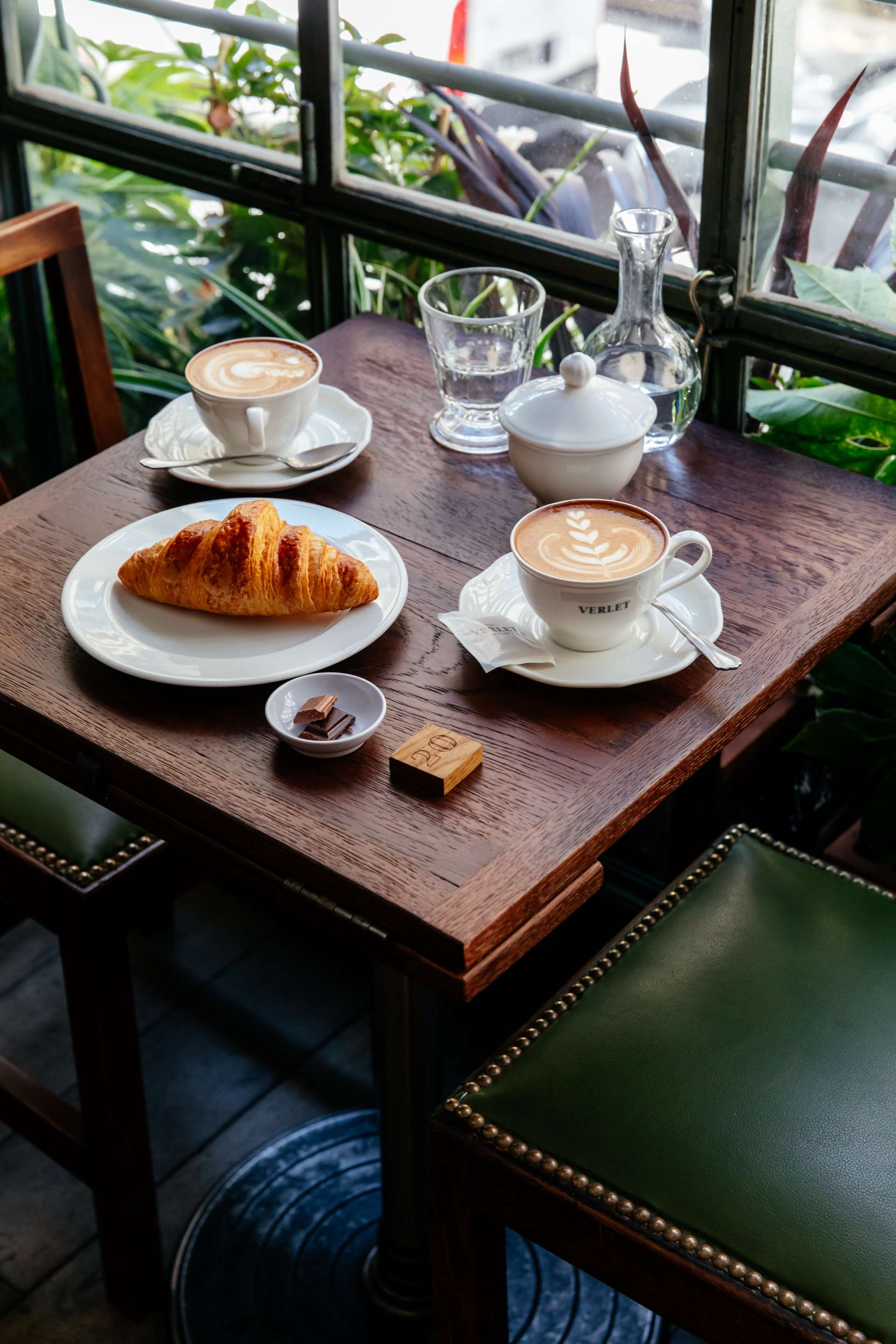 二杯分楽しめるカフェティエールは、二人で分けて飲むこともできます。