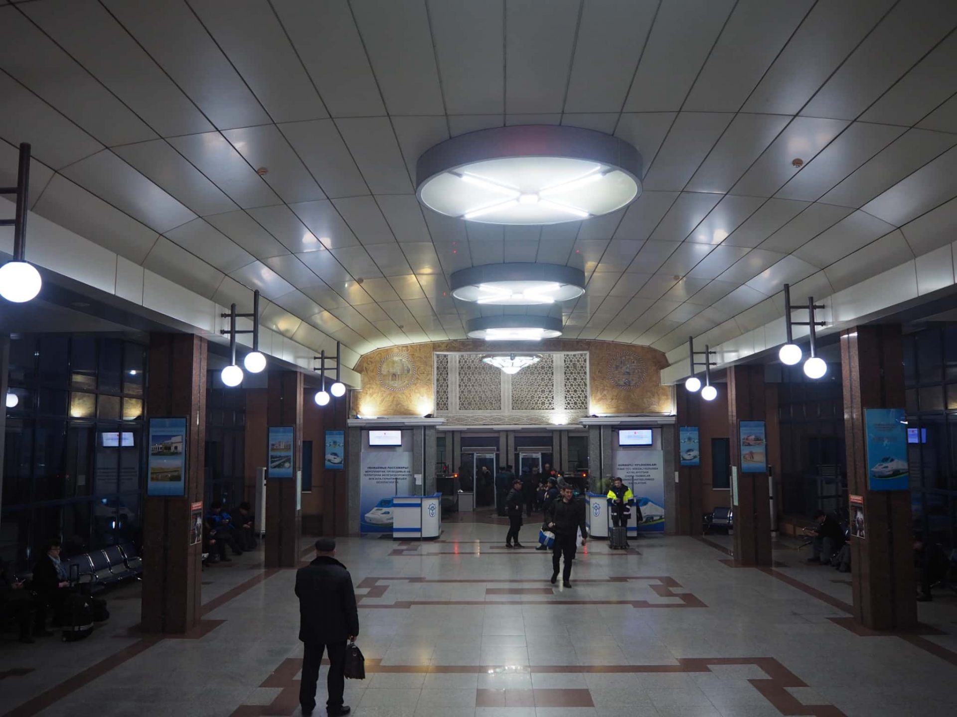 タシケント駅 構内
