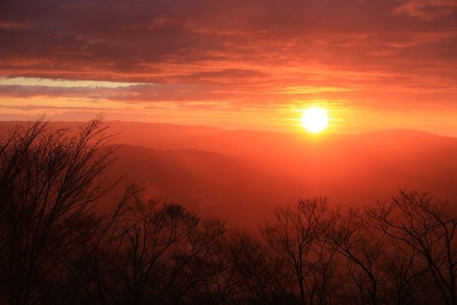 雲の影響で、御来光が差し込んだ時間は15分ほどでした。