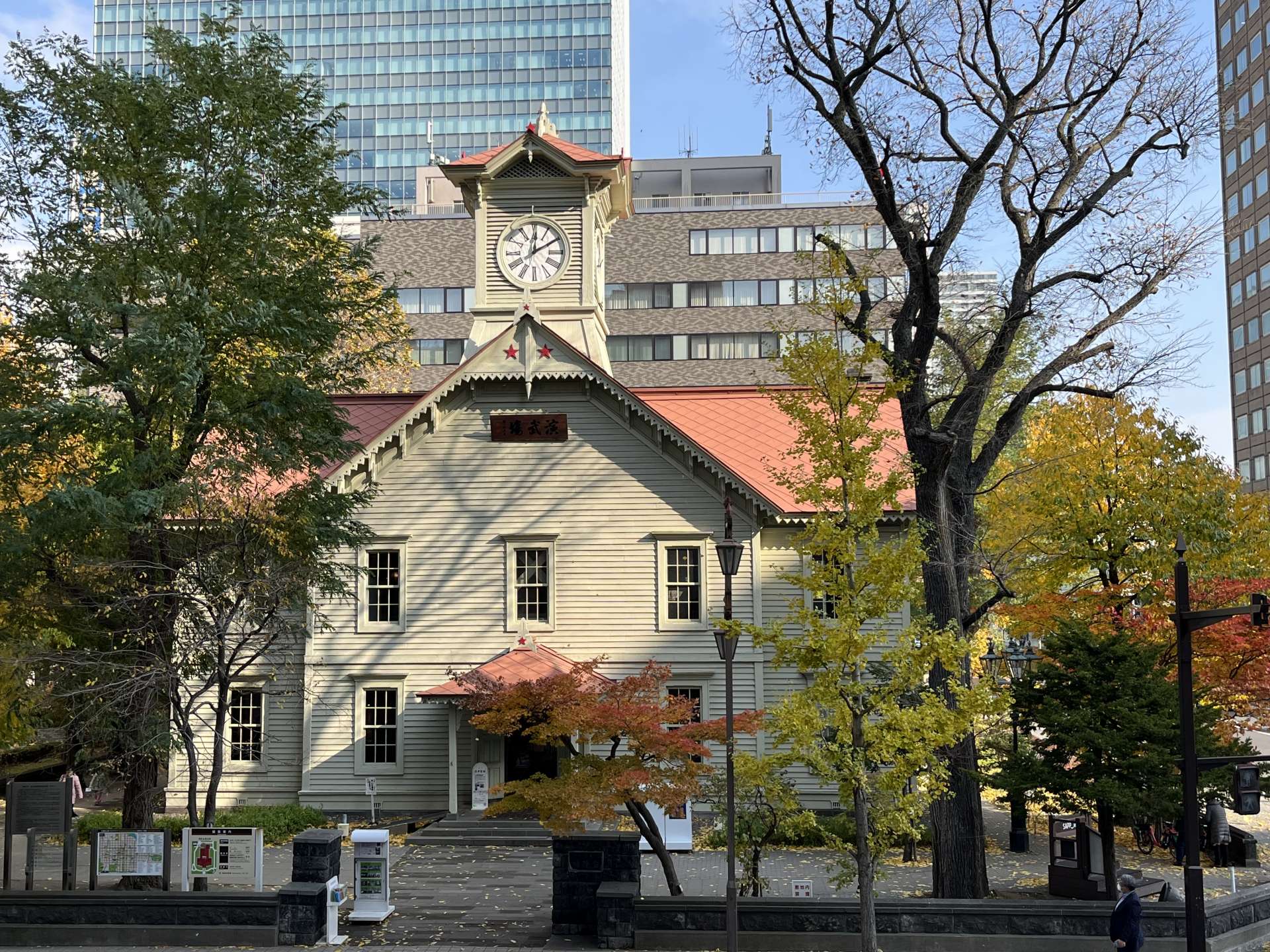 現存する日本最古の時計塔をもつ時計台