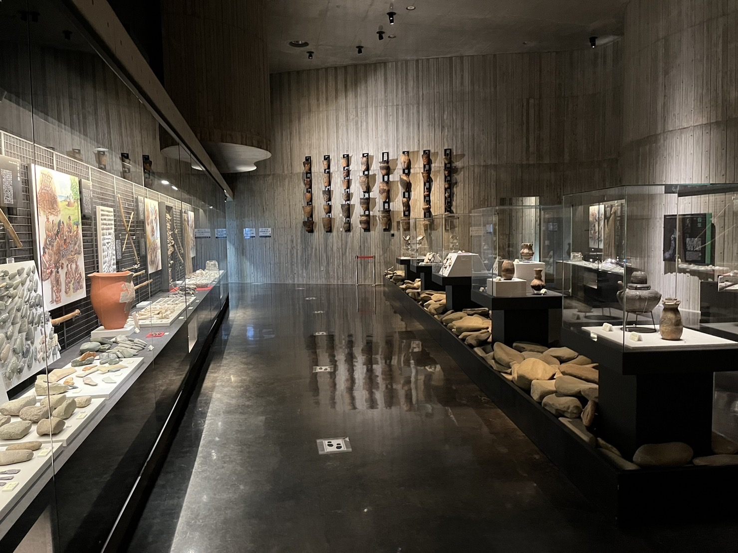 函館市縄文文化交流センターには縄文遺跡からの発掘品が多数