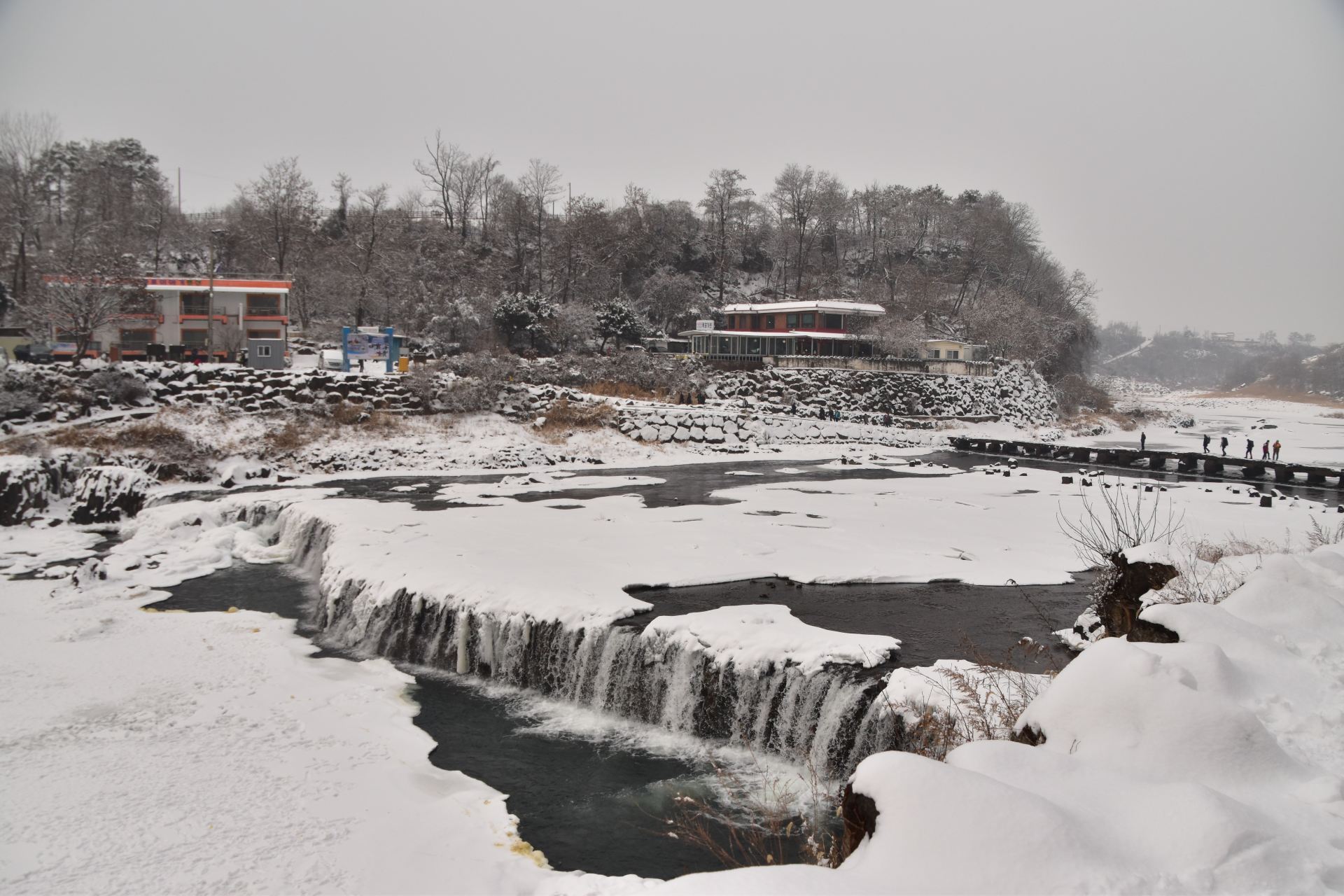 石橋と直湯瀑布