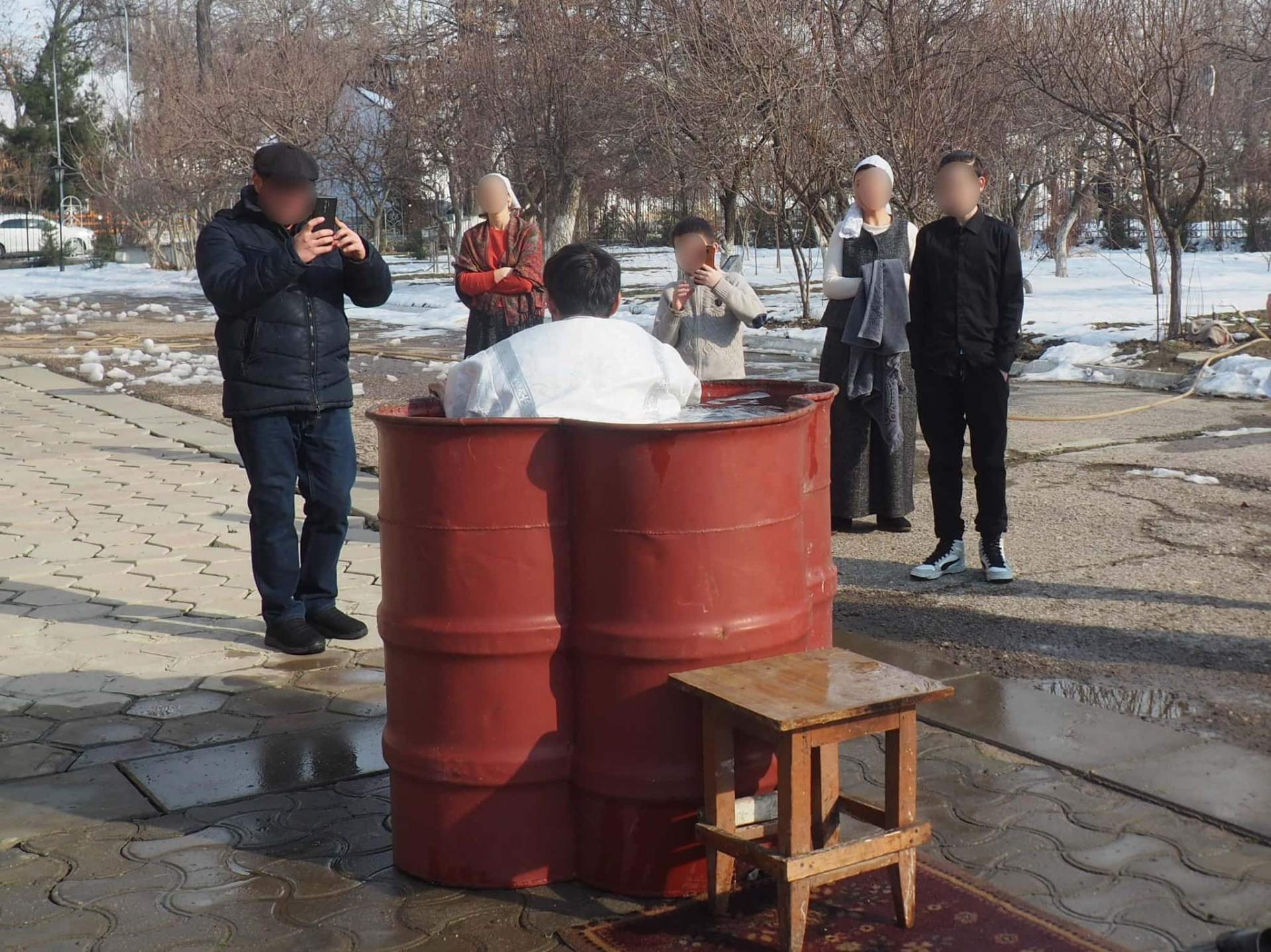サマルカンドのロシア教会・聖アレクセイ教会　神現祭で水に浸かる