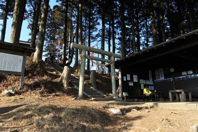 神社前の鳥居