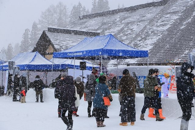 昭和村で開催された第38回からむし織の里雪まつりへ行って来ました。
「雪国の伝統・暮らし・遊びにふれる」をテーマとした昭和村の伝統イベントです。
悪天候とコロナ禍を挟んで4年ぶりの開催となりました。