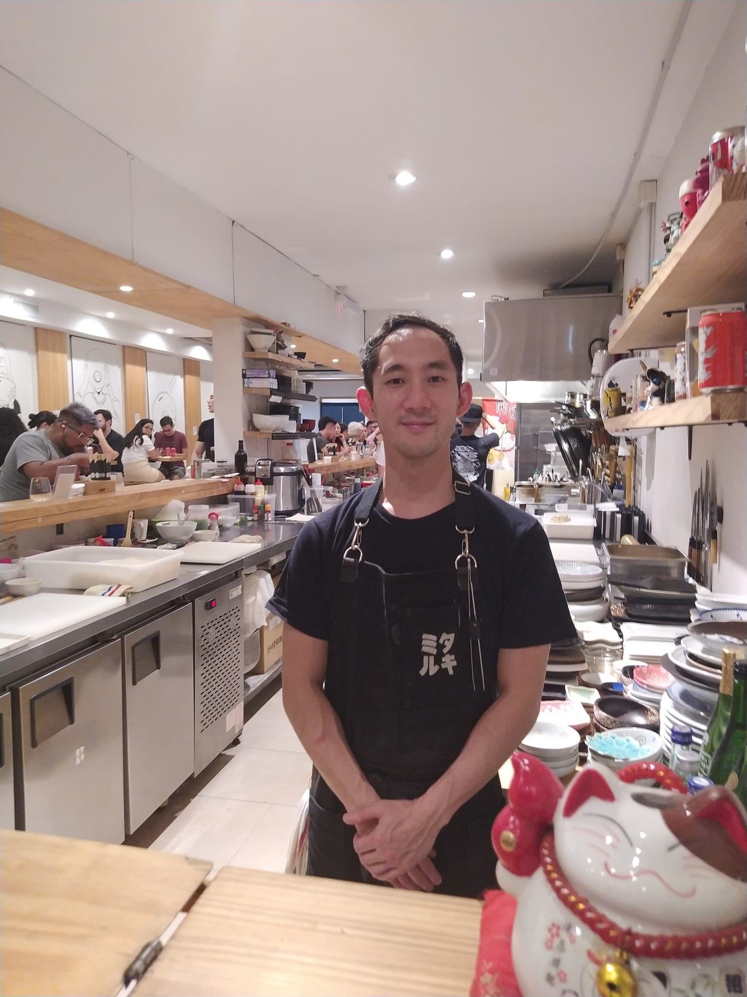 招き猫と一緒に迎えてくれました。Matias Totakeマティアス・トウタケさんです。父方からは日系3世、母方からは4世になるそうです。