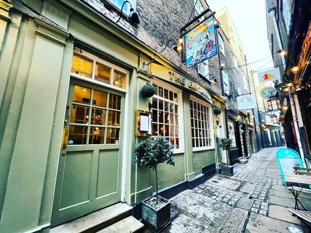 リッチモンドの繁華街にあるBrewer's Laneはイギリスらしいかわいい小路で、後述のジェラートのお店もここにあります