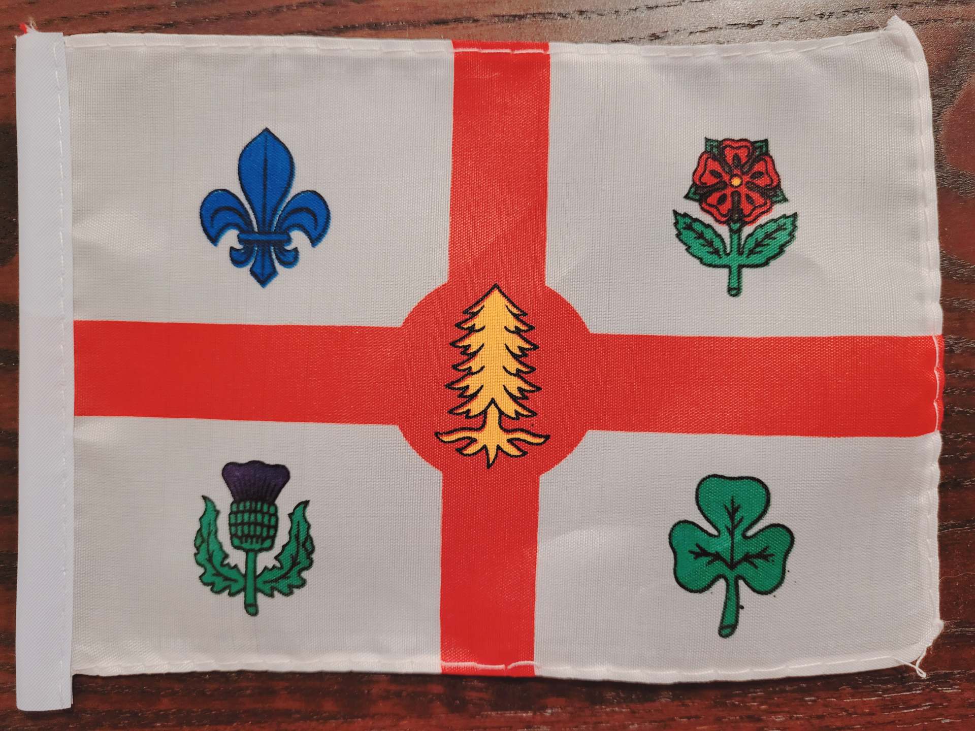 モントリオールの旗：右下がアイルランドのクローバー