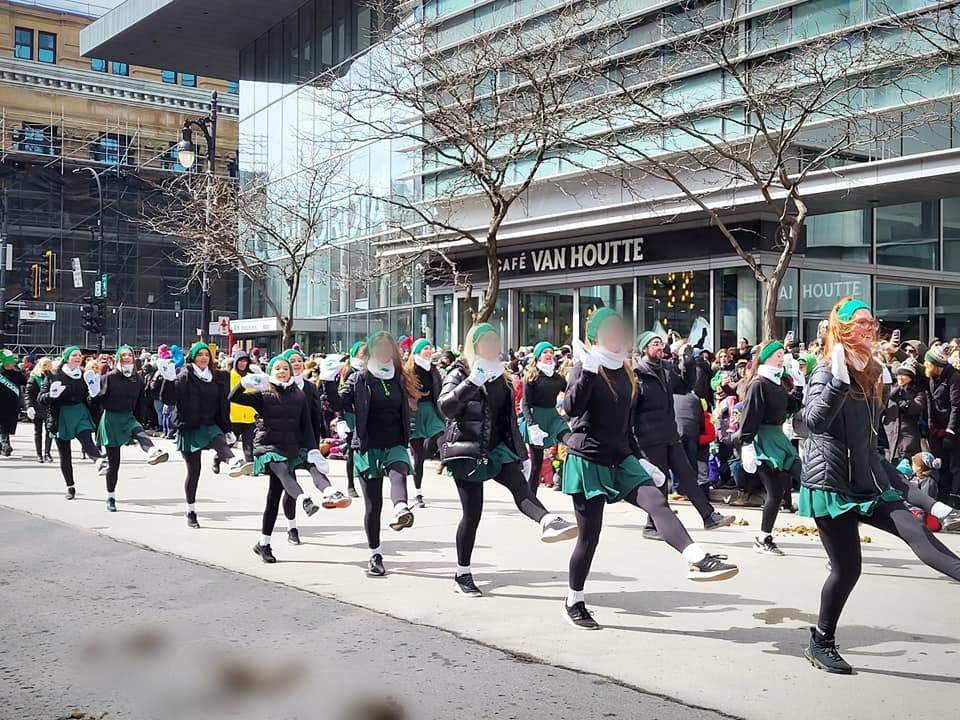 アイリッシュダンスを踊る女性⓵