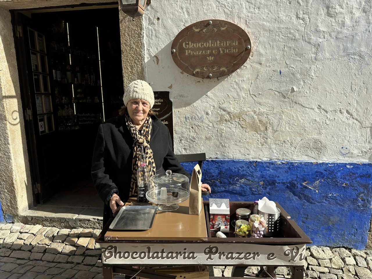 あふれるほどジンジャを注いでくれた、チョコラテリア・プラザー・エ・ヴィシオの女性スタッフ
