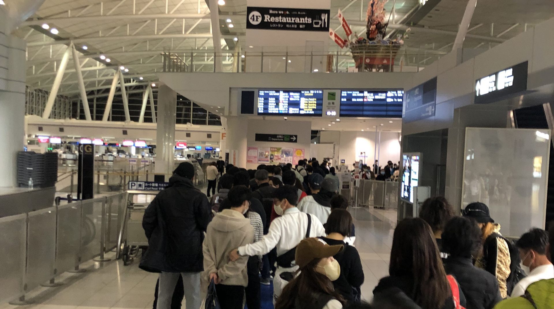 福岡空港国際線の混雑はニュースにもなりました
