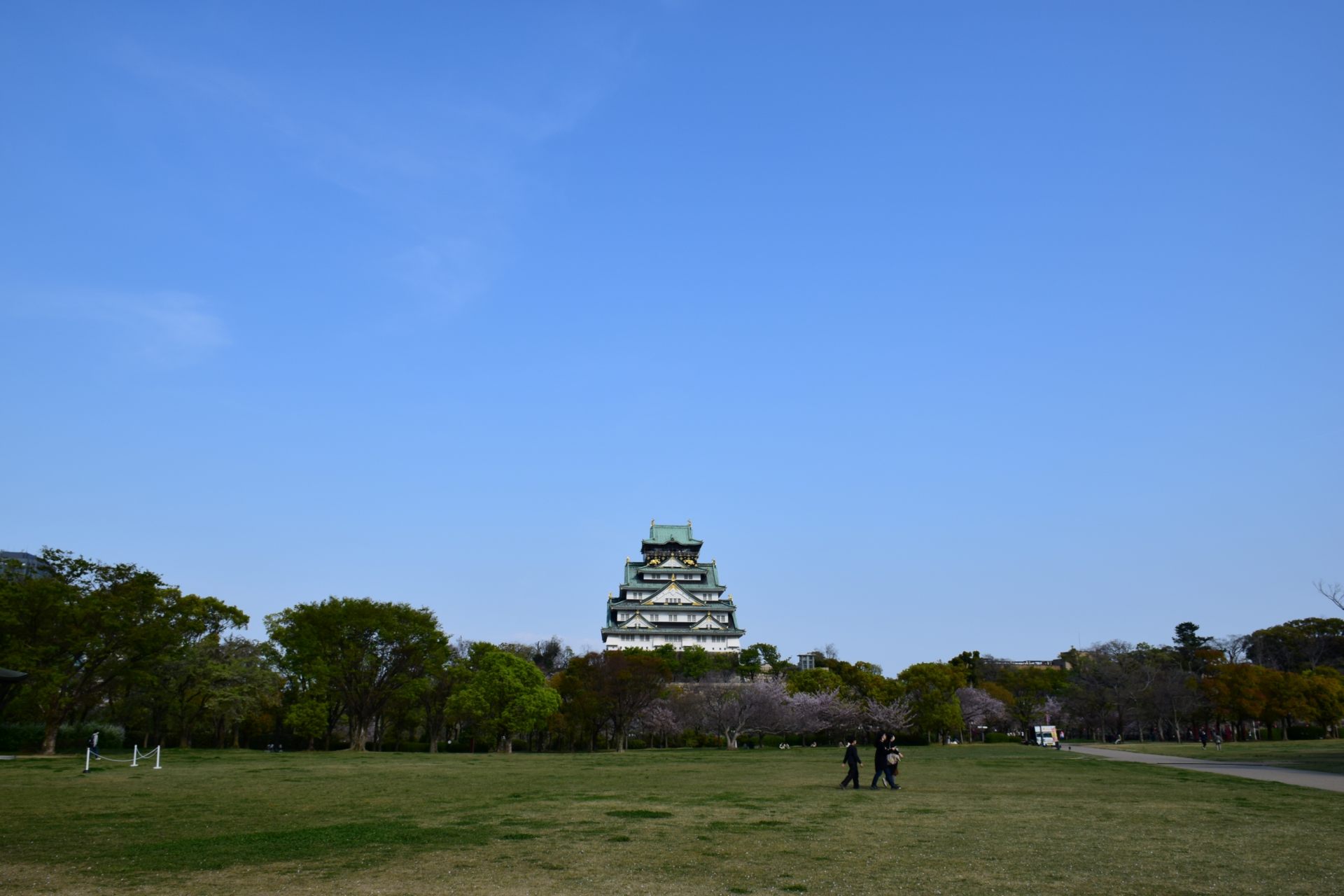 西の丸庭園から大阪城天守閣を望む