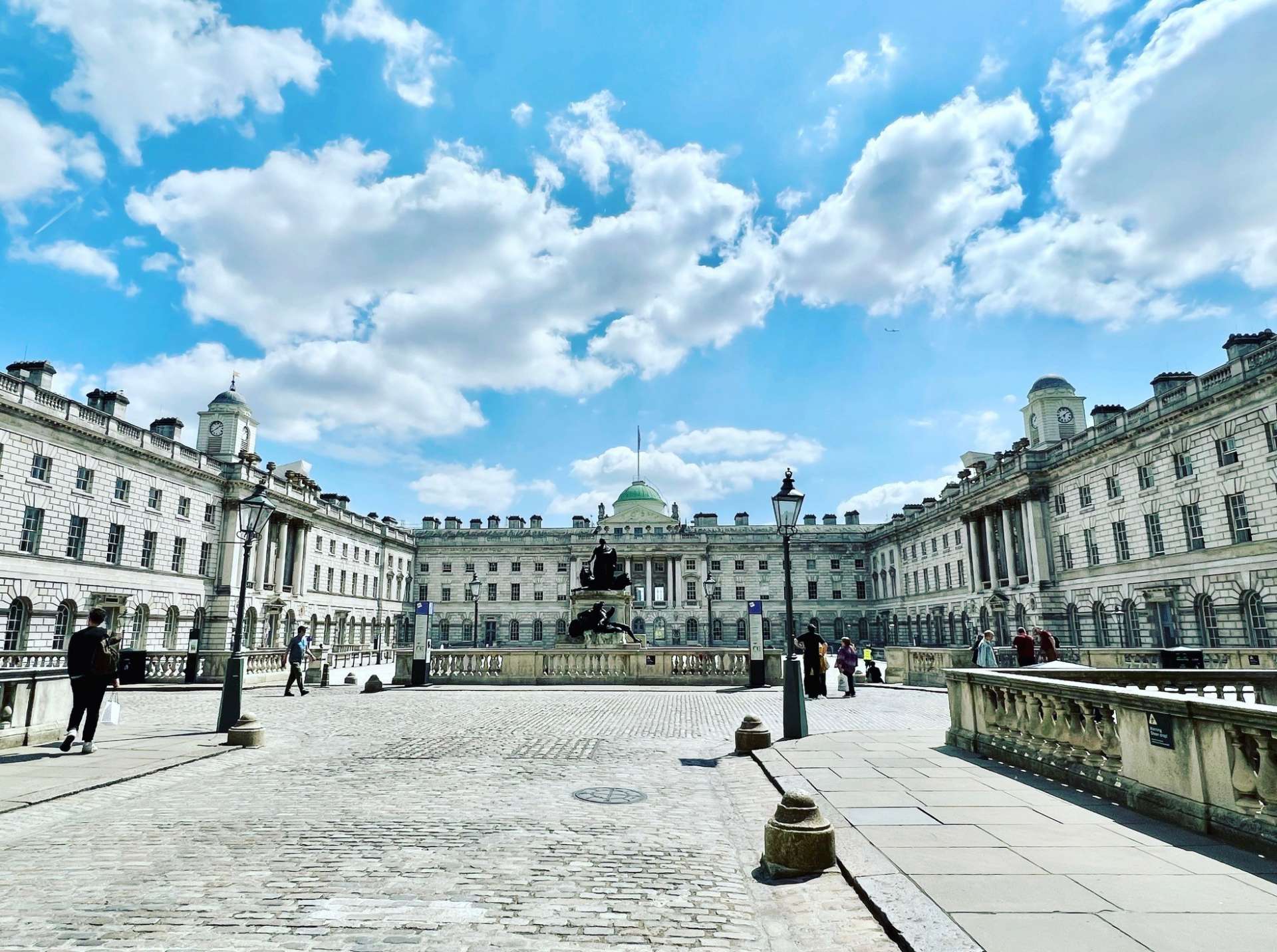 【イギリス】意外な穴場スポット！テムズ川沿いの優雅なサマセット・ハウスで食とアートを楽しむ 地球の歩き方