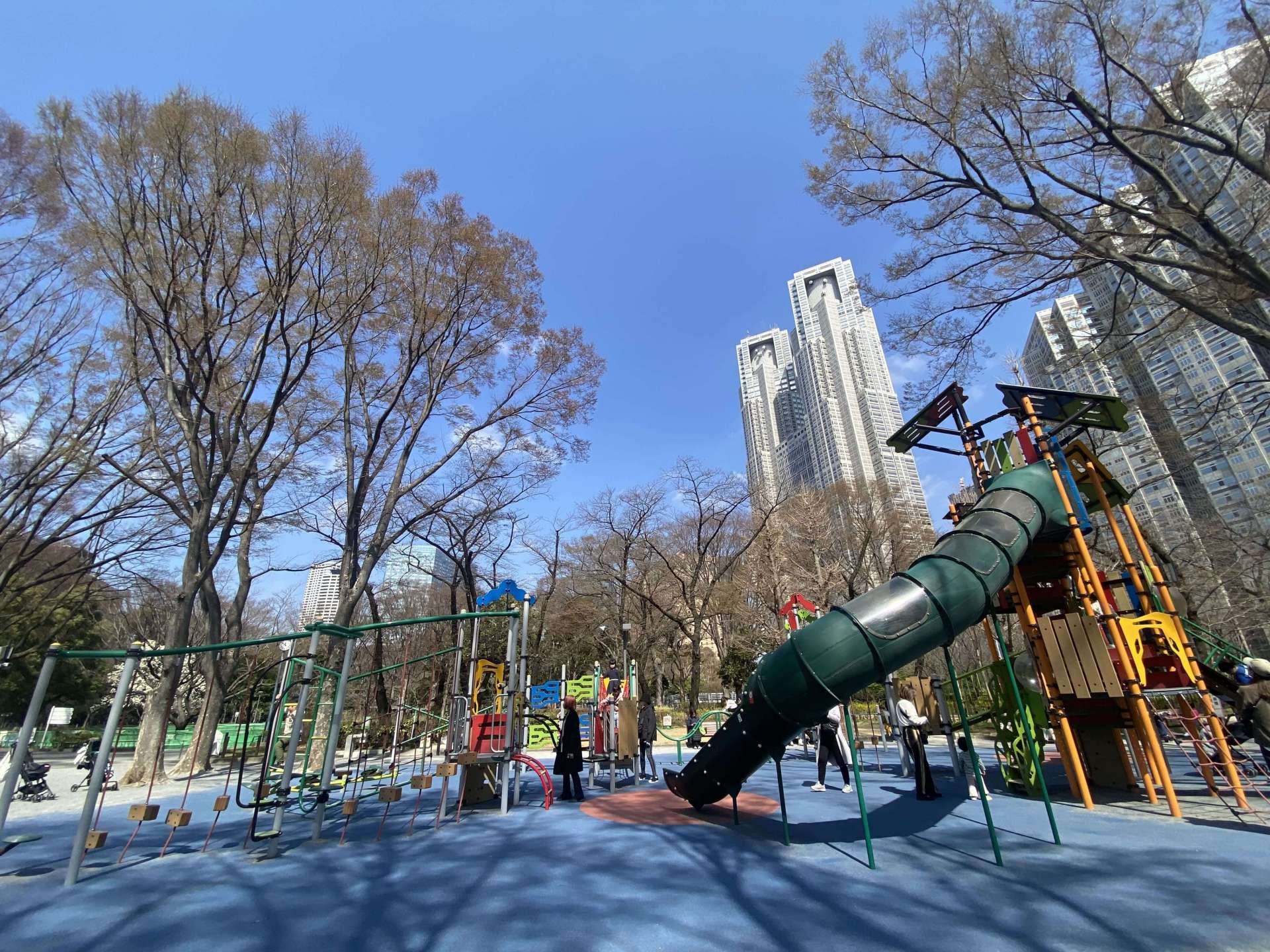 新宿中央公園・ちびっこ広場の大型遊具