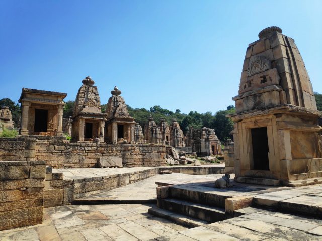 インドの知られざる遺跡群、バテシュワール寺院を訪ねて