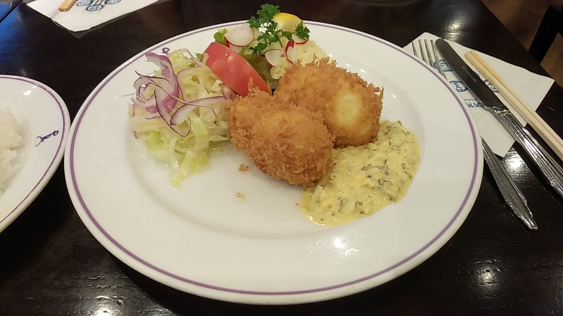 洋食の定番「カニクリームコロッケ」も美味。