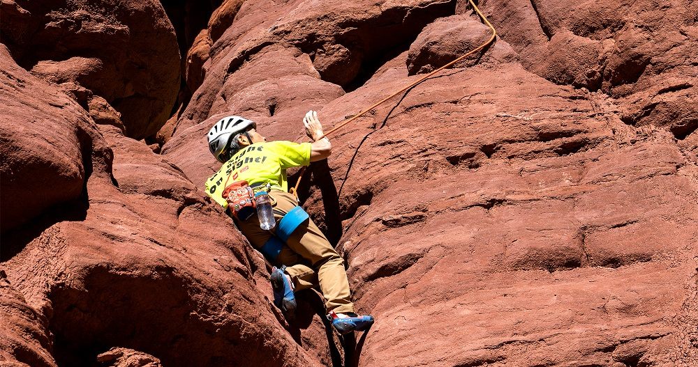 盲目のクライマーがアメリカ・ユタ州の奇岩登頂に挑むドキュメンタリー映画『ライフ・イズ・クライミング！』 地球の歩き方