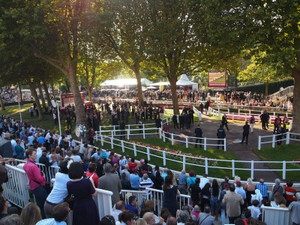 ロンシャン競馬場のパドック