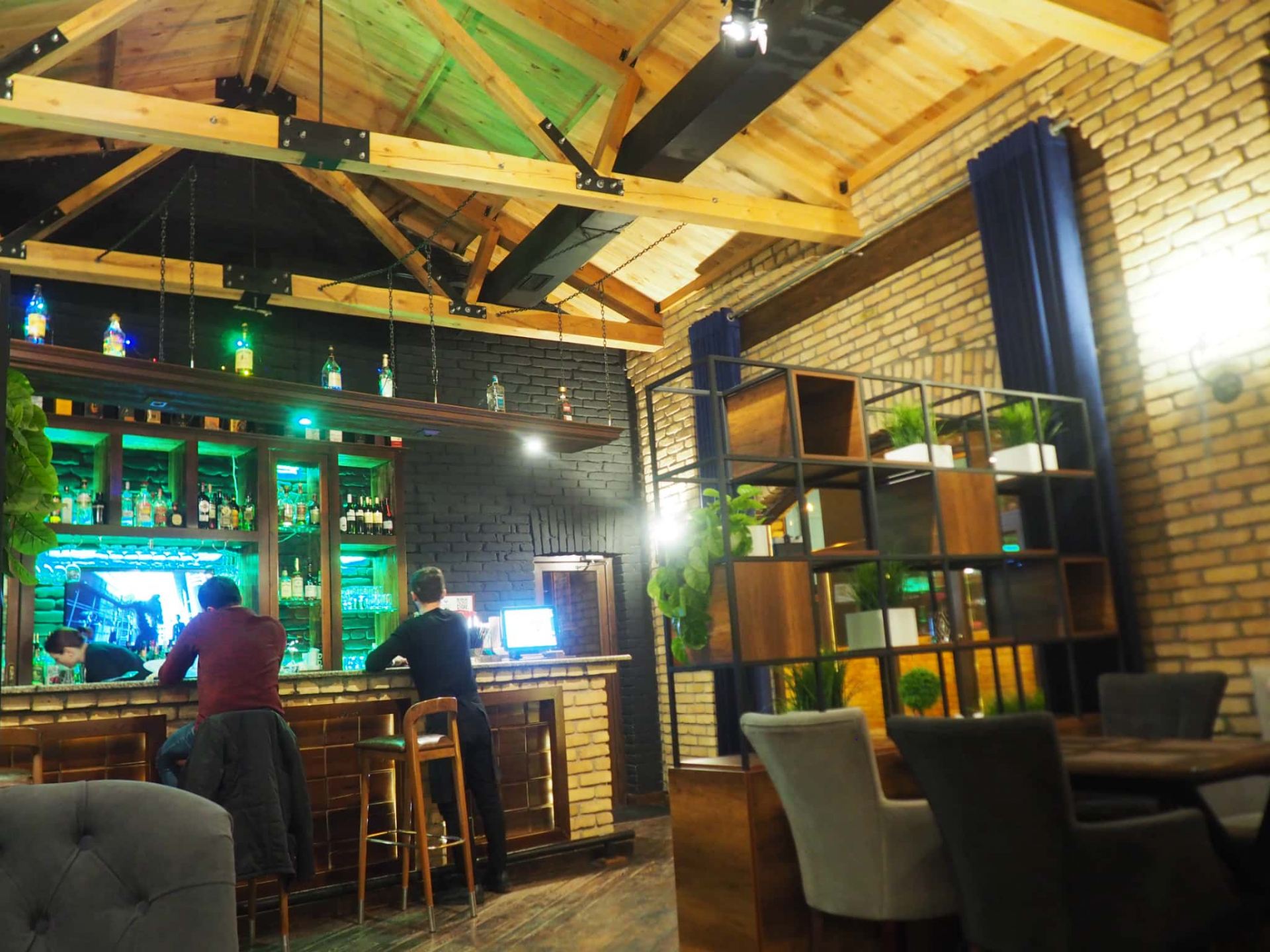 GREEN BEAR BAR　店内