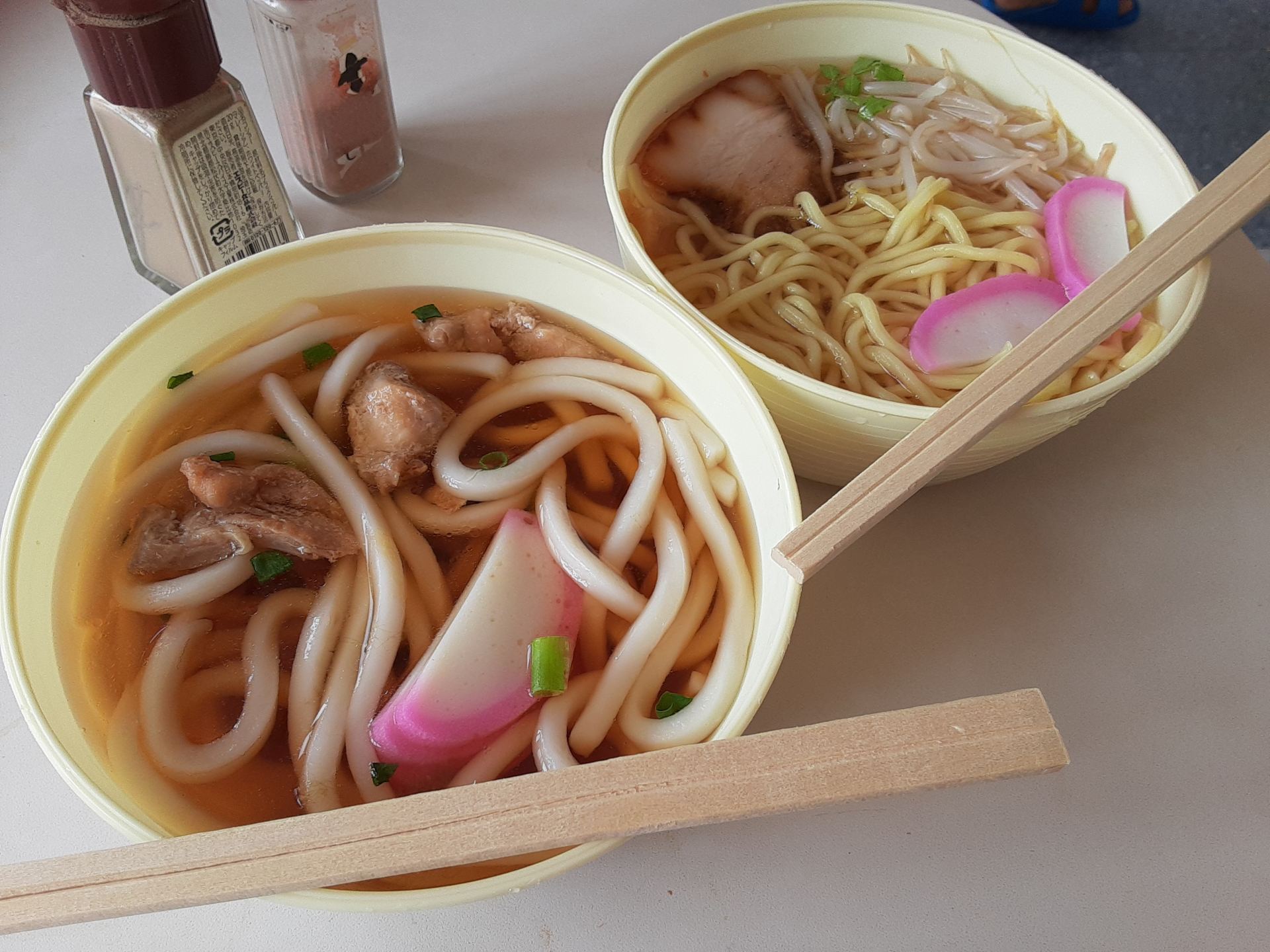 富士めん類自動調理販売機 ラーメン、うどん自動販売機カタログ。 - 印刷物