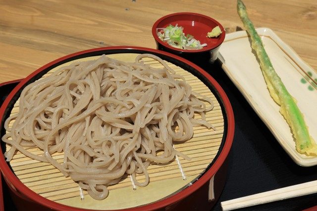 帰りに、岩根館でざるそばを堪能しました。