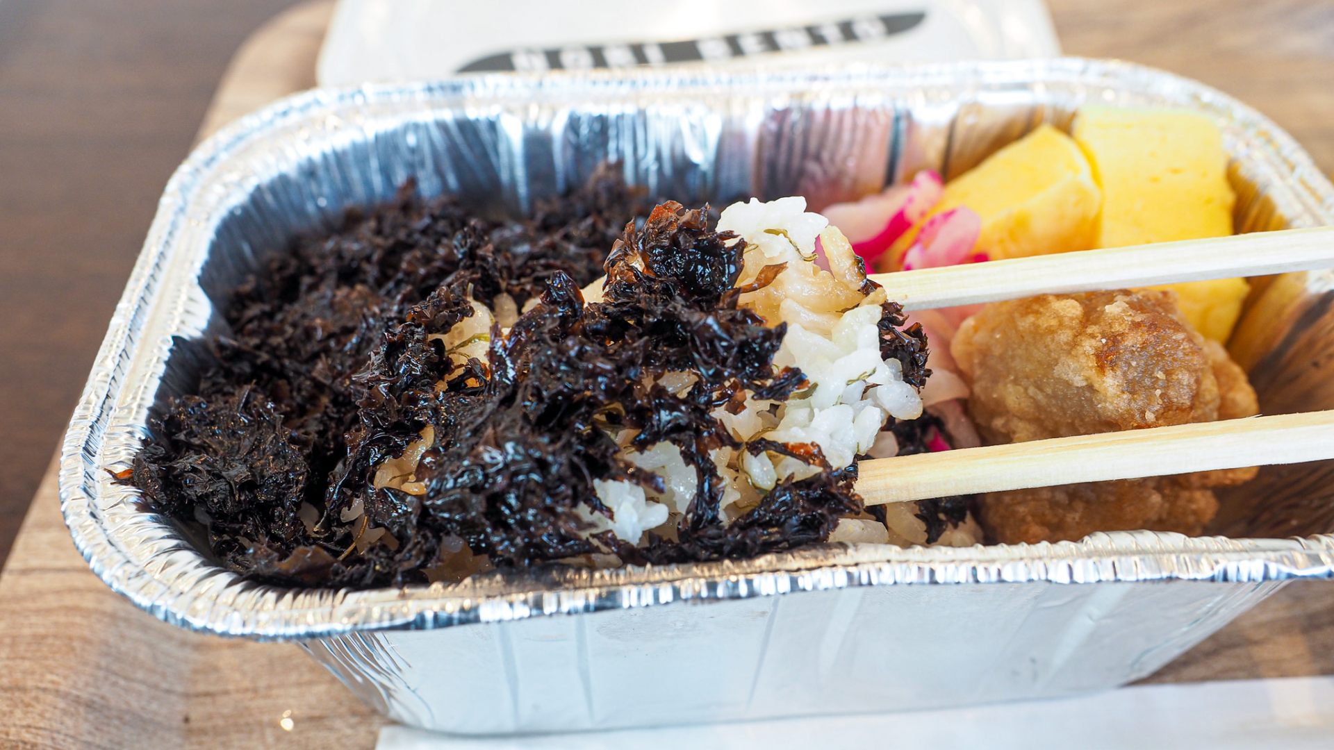 Natural seaweed seasoned with soysauce and butter, on the steamed rice