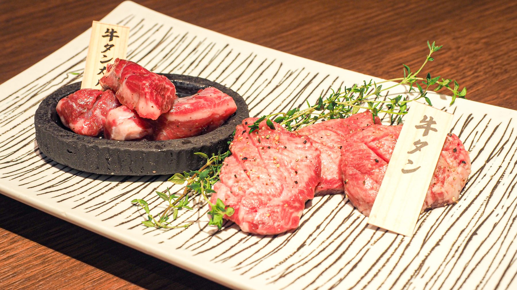 Sliced beef tongue libs and beef tongue from Saroma area in Hokkaido, as the first grilled dish