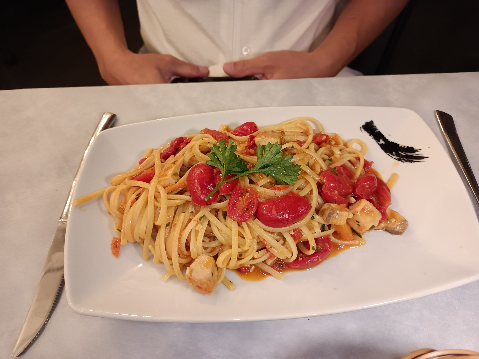 ＜ナポリ郷土料理ナンバー４＞メカジキとプチトマト入りのスパゲッティ