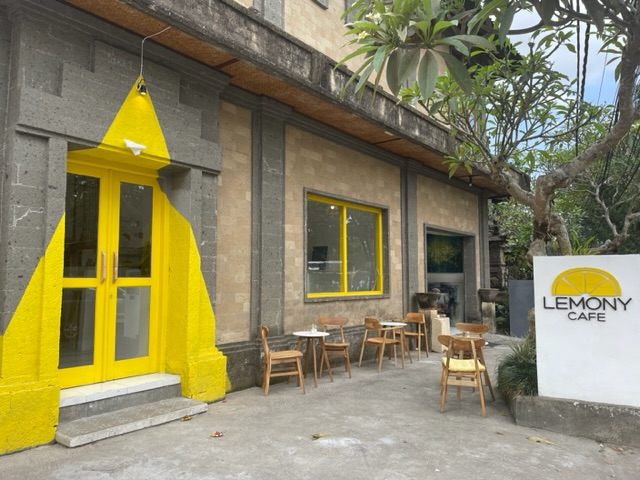 ウブドのサンギンガン通りに新しくオープンした「Lemony  cafe」