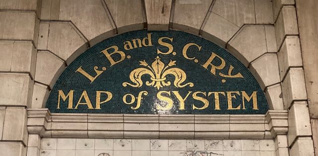 【ロンドン】アンティークな美しさ！ヴィクトリア駅の古い路線図