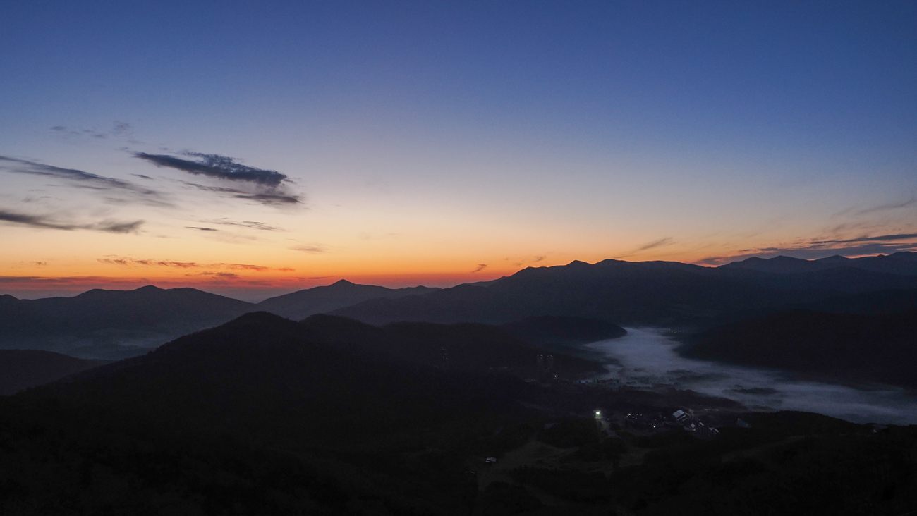 Dawn view from ”UNKAI Terrace" in October