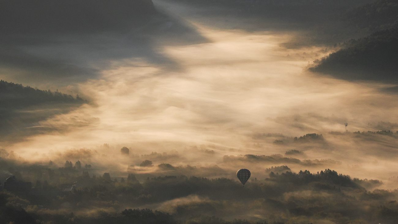 View with sea of clouds from "UNKAI Terrace"