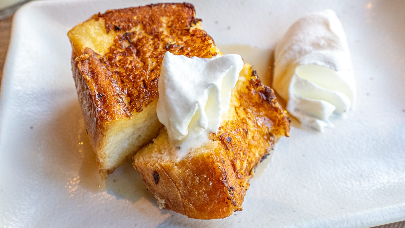 French toast with cream and maple syrup