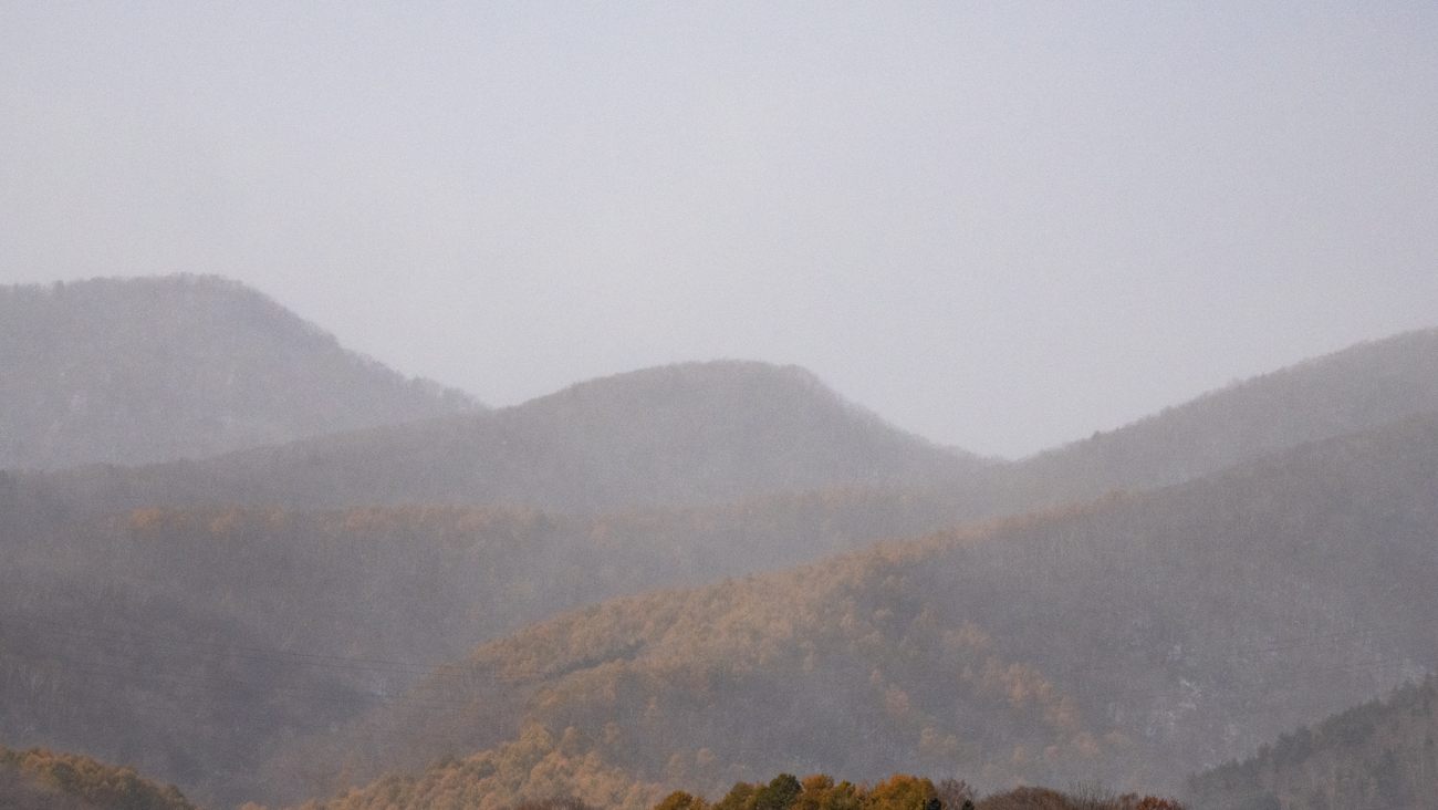 Mountains where the snow is getting heavier