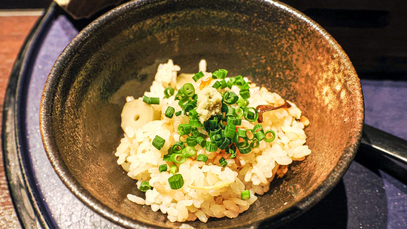 Kamameshi topped with green onions