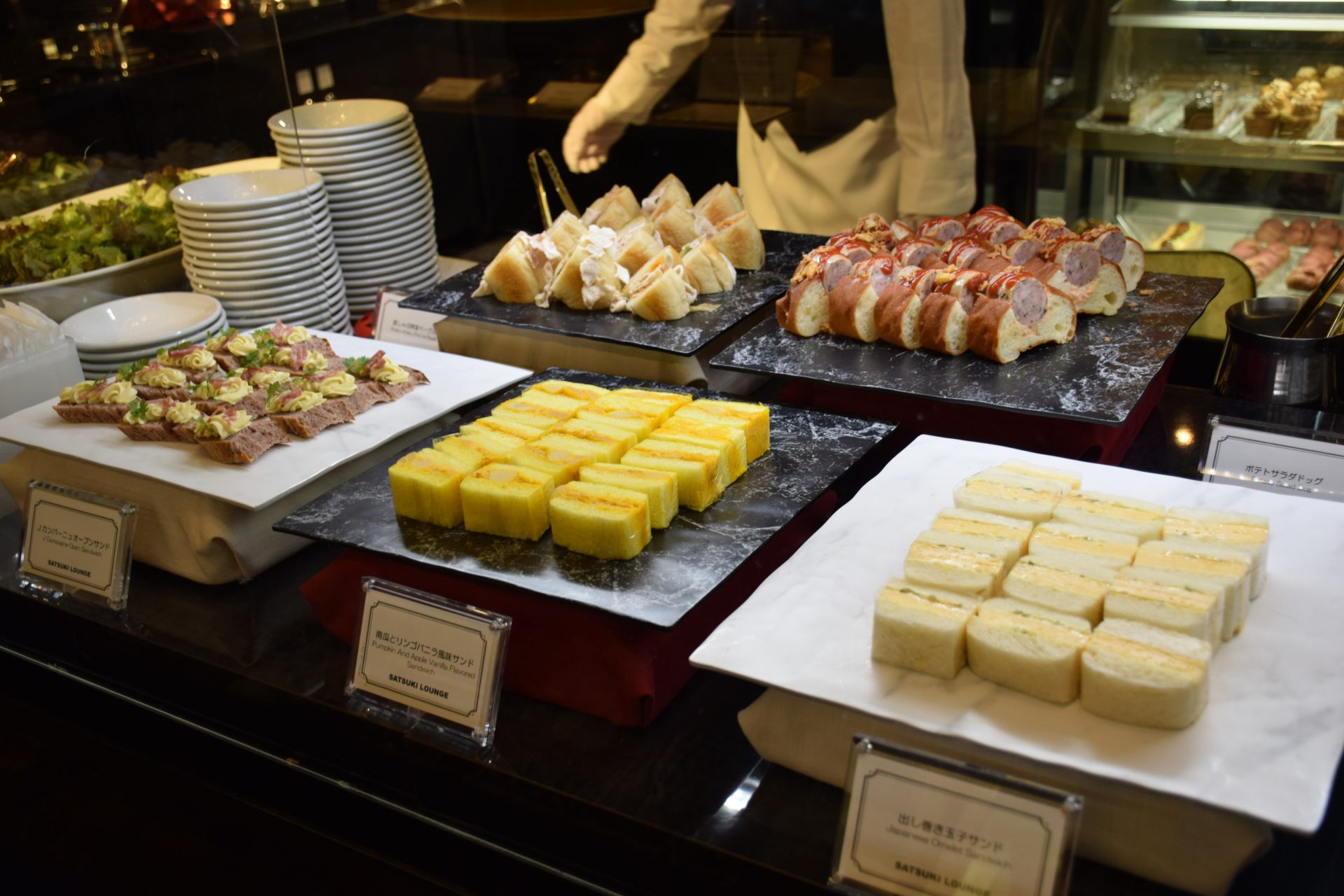 上段左から、豚しゃぶ搾菜ベーグル、ポテトサラダドッグ
下段左から、Jカンパーニュオープンサンド、紫芋とリンゴのサンドウィッチ、出し巻き玉子サンド