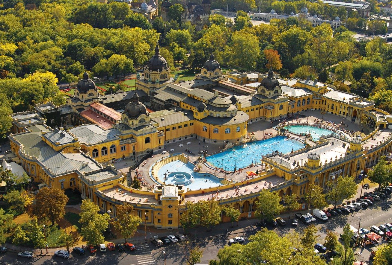 自然豊かな市民公園内には動植物園や博物館、美術館などもある　©ハンガリー政府観光局