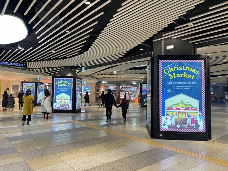 蚕室駅3番出口付近からロッテワールドモールへ向かう地下道