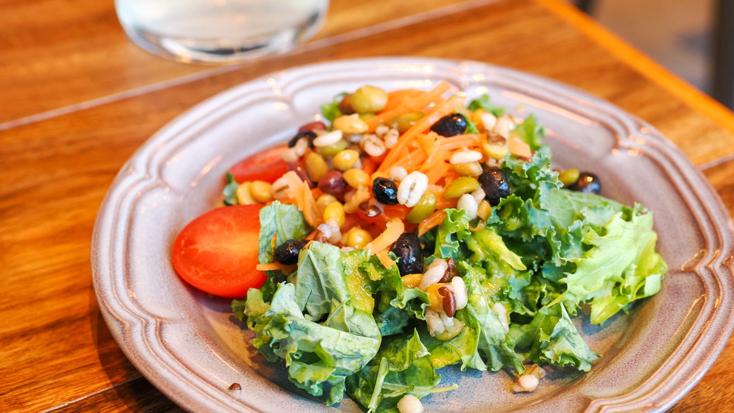 Mini salad seasoned with the orange and jinjger dressing for the set meal lunch